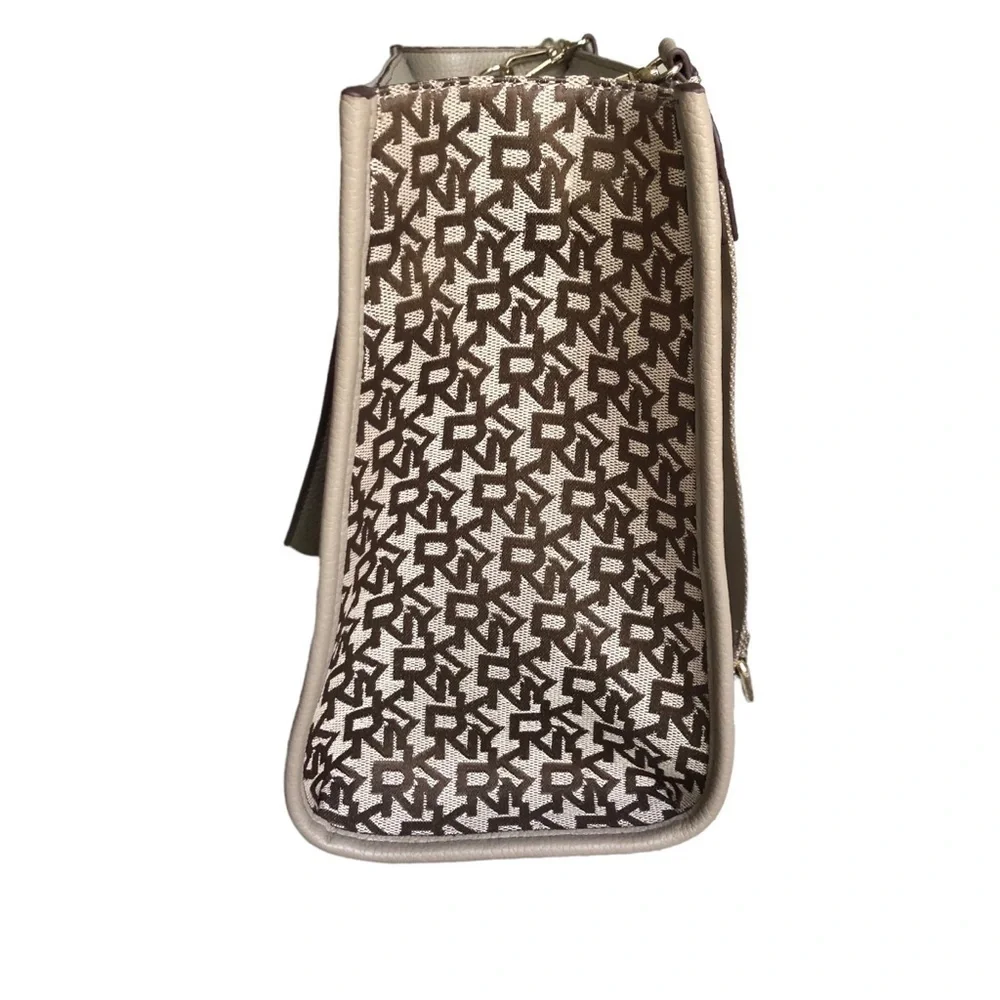 DKNY Zorie MD Jacquard LOGO Tote NWT